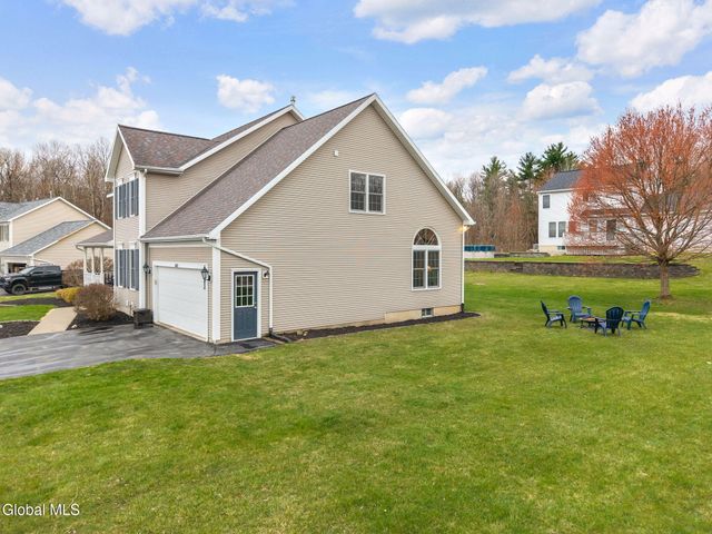 632 Maple Lane, Niskayuna, NY 12309