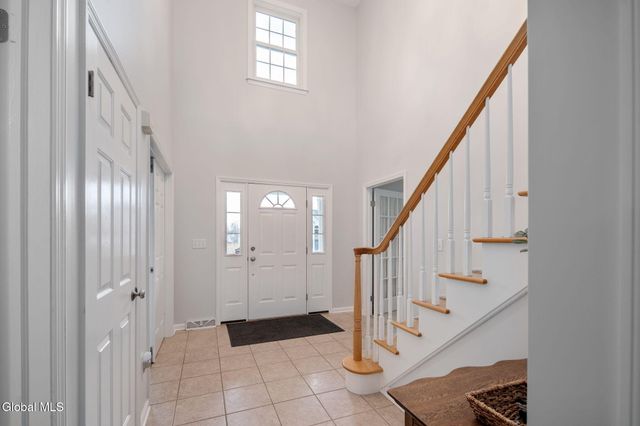 632 Maple Lane, Niskayuna, NY 12309