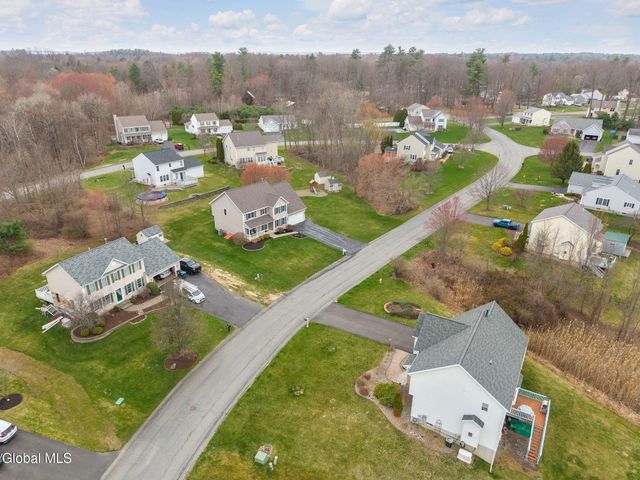 632 Maple Lane, Niskayuna, NY 12309