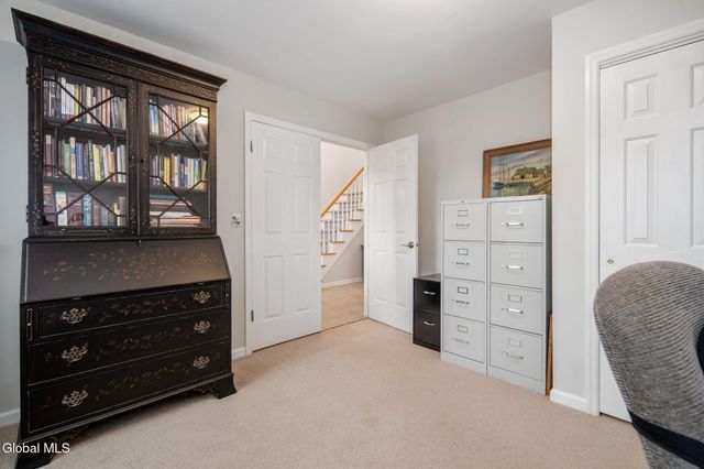 632 Maple Lane, Niskayuna, NY 12309