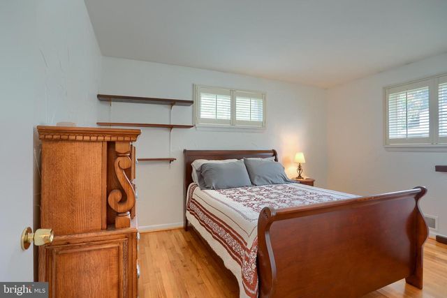 17 DULLES DR W, Camp Hill, PA 17011