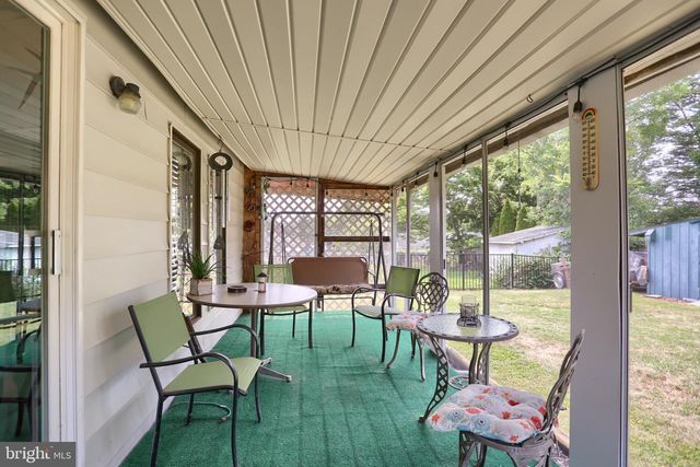 17 DULLES DR W, Camp Hill, PA 17011