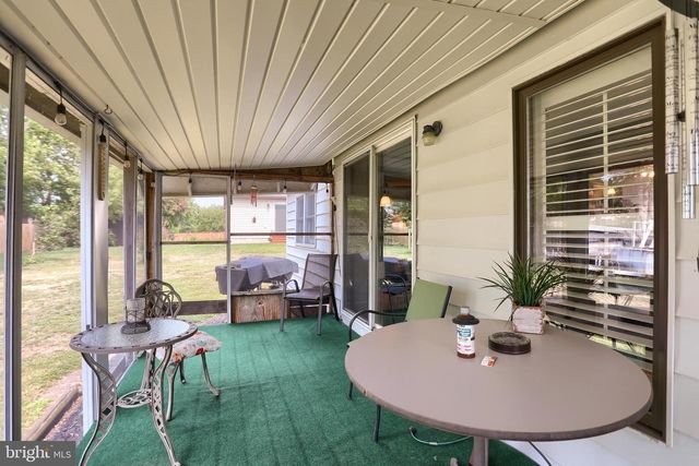 17 DULLES DR W, Camp Hill, PA 17011