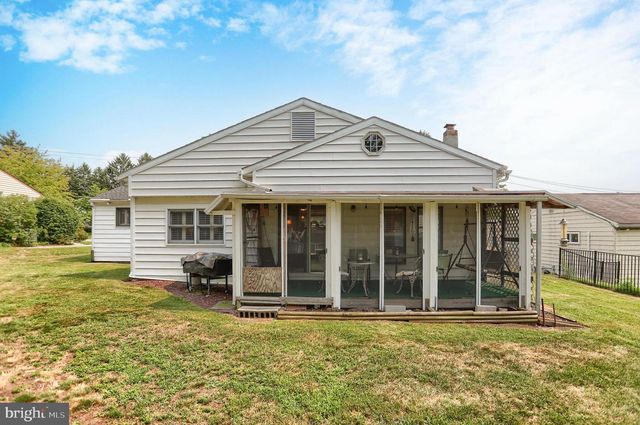 17 DULLES DR W, Camp Hill, PA 17011
