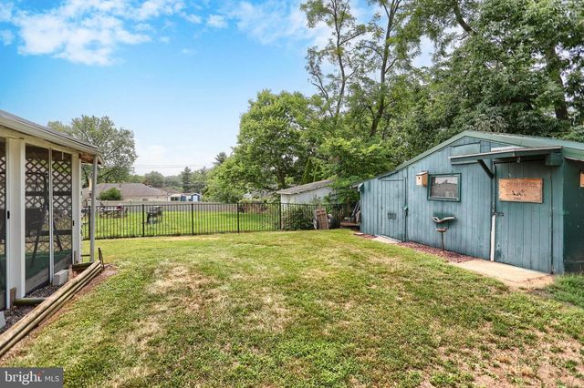 17 DULLES DR W, Camp Hill, PA 17011