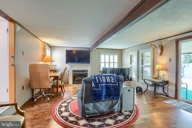 17 DULLES DR W, Camp Hill, PA 17011