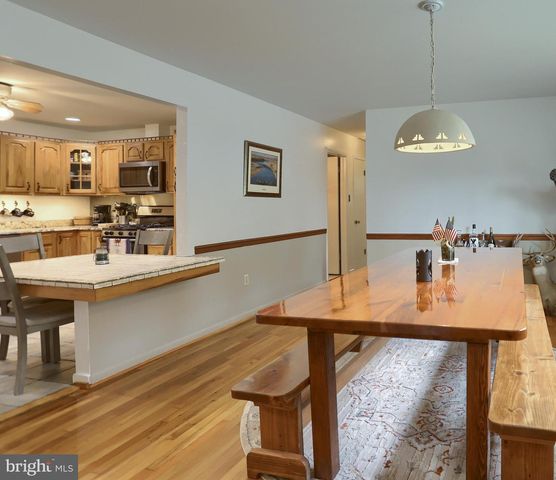 17 DULLES DR W, Camp Hill, PA 17011