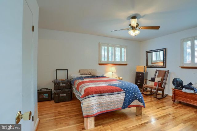 17 DULLES DR W, Camp Hill, PA 17011