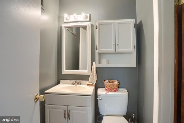 17 DULLES DR W, Camp Hill, PA 17011