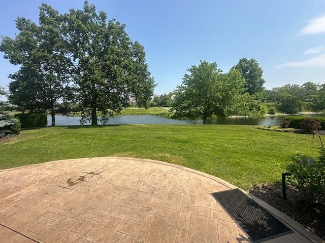 2450 Waterside Drive, Aurora, IL 60502