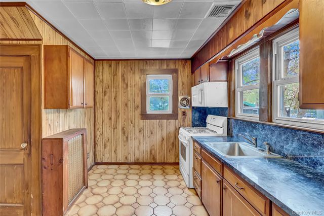 25 N Washington Avenue, Centereach, NY 11720