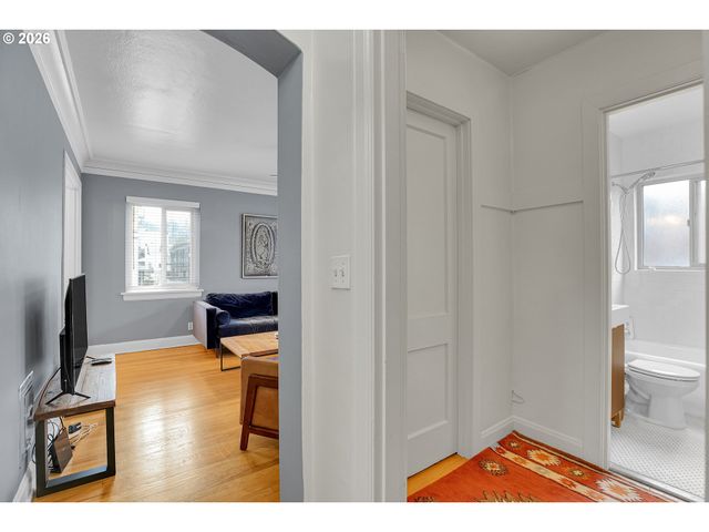 709 Sw 16TH Ave 207, Portland, OR 97205