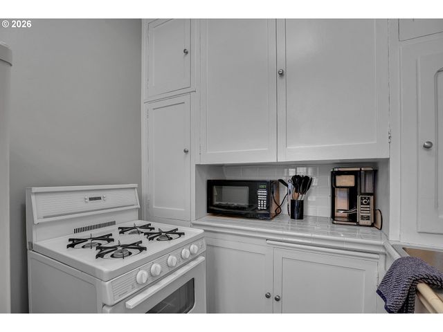 709 Sw 16TH Ave 207, Portland, OR 97205