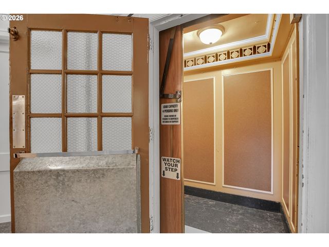 709 Sw 16TH Ave 207, Portland, OR 97205