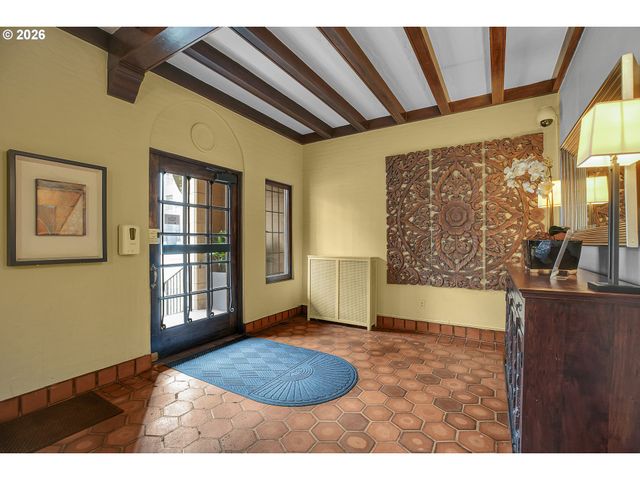 709 Sw 16TH Ave 207, Portland, OR 97205