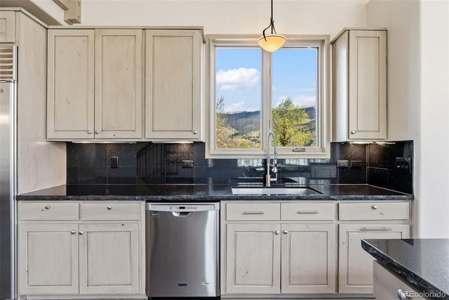 2800 Hunters Knob Road, Silverthorne, CO 80498