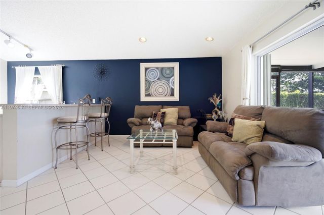 9440 SW 18th St, Miramar, FL 33025