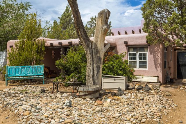 527 Mesilla Street NE, Albuquerque, NM 87108