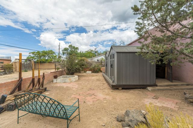 527 Mesilla Street NE, Albuquerque, NM 87108