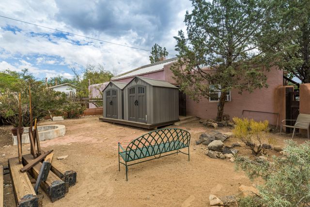 527 Mesilla Street NE, Albuquerque, NM 87108