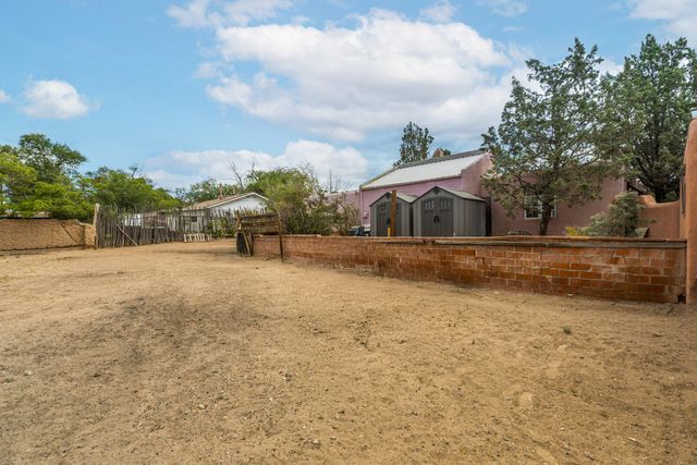 527 Mesilla Street NE, Albuquerque, NM 87108