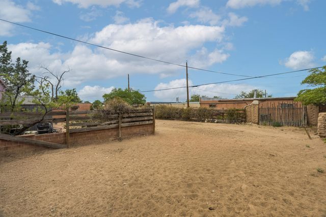 527 Mesilla Street NE, Albuquerque, NM 87108