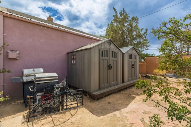 527 Mesilla Street NE, Albuquerque, NM 87108