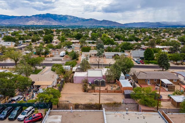 527 Mesilla Street NE, Albuquerque, NM 87108