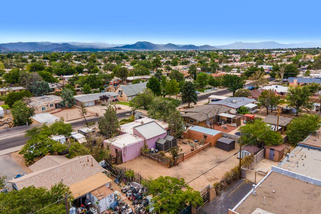527 Mesilla Street NE, Albuquerque, NM 87108