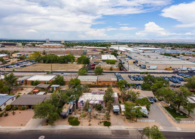 527 Mesilla Street NE, Albuquerque, NM 87108