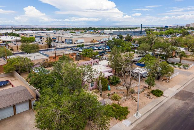 527 Mesilla Street NE, Albuquerque, NM 87108