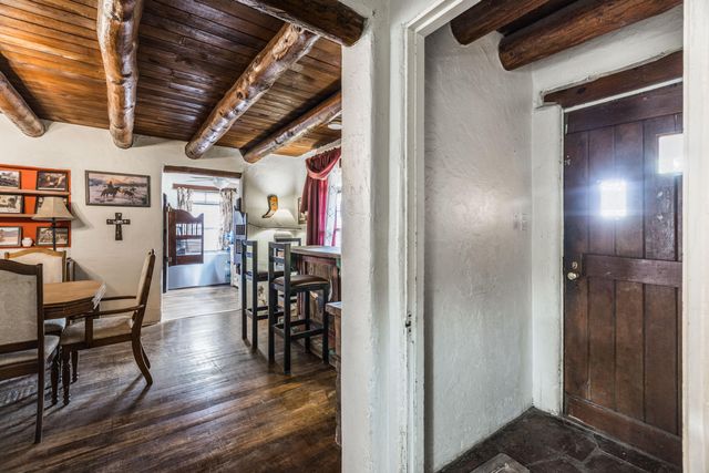 527 Mesilla Street NE, Albuquerque, NM 87108
