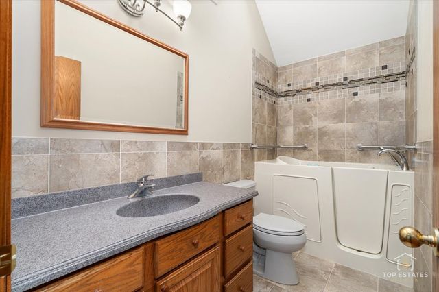 8413 St Moritz Drive, Spring Grove, IL 60081