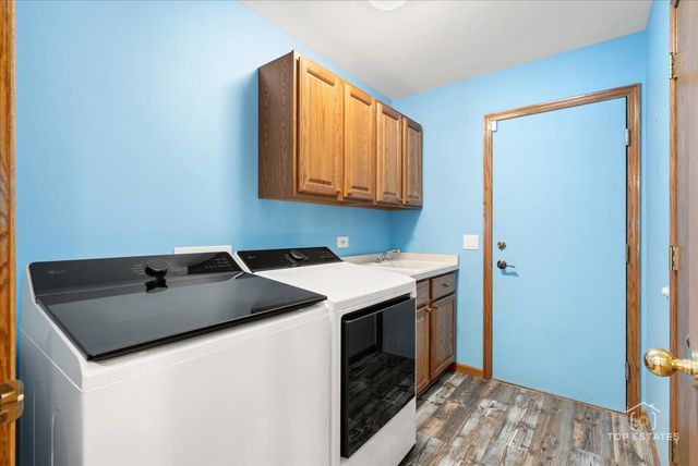 8413 St Moritz Drive, Spring Grove, IL 60081