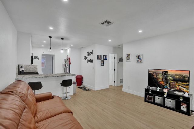 209 NE 9th Street, Pompano Beach, FL 33060