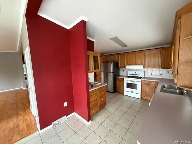 4 Delray Circle, Poughkeepsie, NY 12603