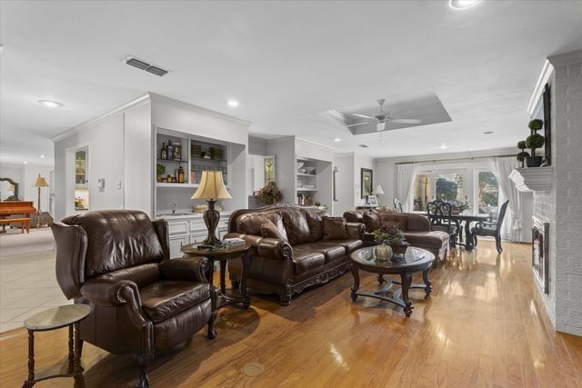 1701 E Carter Drive, Brownfield, TX 79316