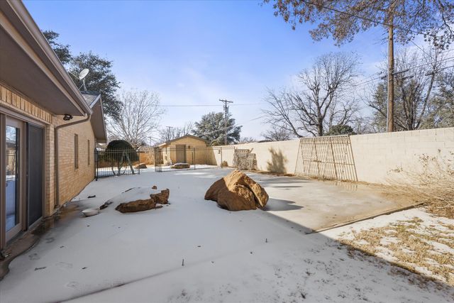 1701 E Carter Drive, Brownfield, TX 79316