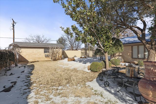 1701 E Carter Drive, Brownfield, TX 79316