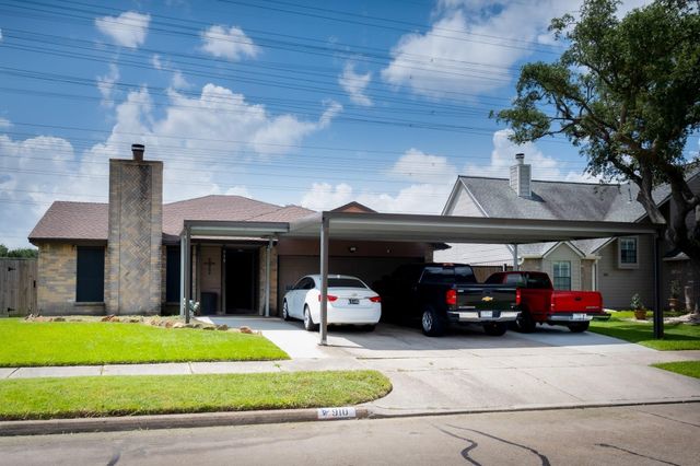 910 Wildwood Drive, Deer Park, TX 77536