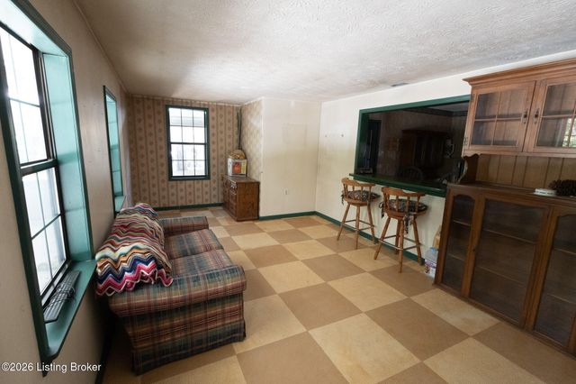 13400 N Blakely Ln, Louisville, KY 40272