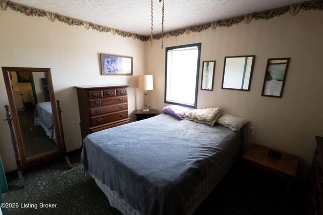 13400 N Blakely Ln, Louisville, KY 40272