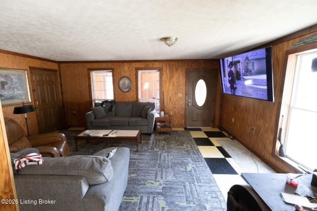 13400 N Blakely Ln, Louisville, KY 40272