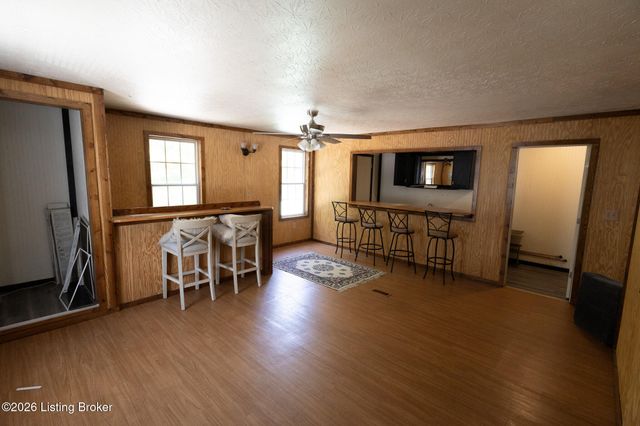 13400 N Blakely Ln, Louisville, KY 40272