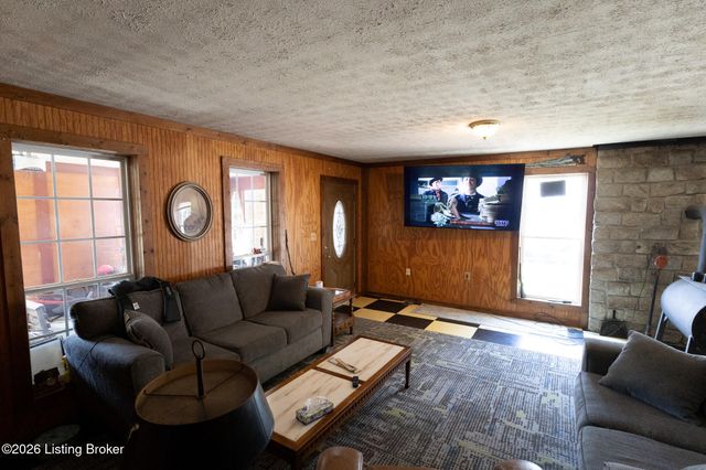 13400 N Blakely Ln, Louisville, KY 40272