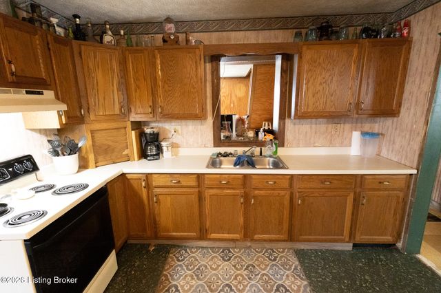 13400 N Blakely Ln, Louisville, KY 40272