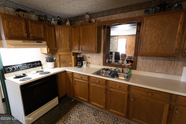 13400 N Blakely Ln, Louisville, KY 40272