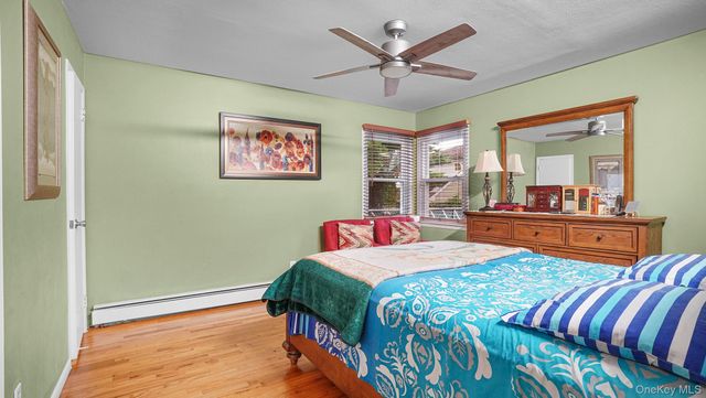 54 E Maujer Street, Valley Stream, NY 11580