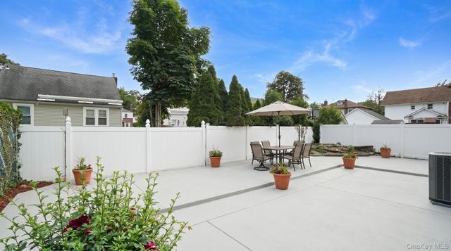 54 E Maujer Street, Valley Stream, NY 11580