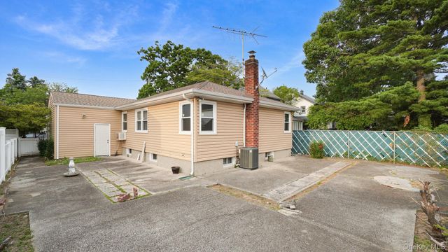 54 E Maujer Street, Valley Stream, NY 11580
